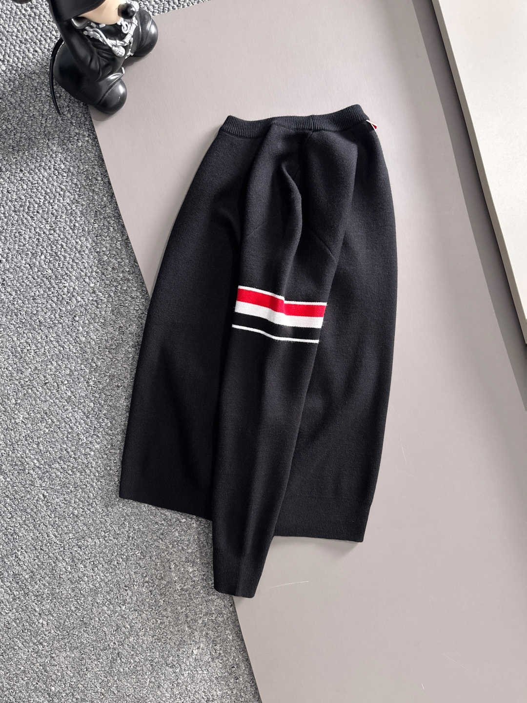 ‌‌Thom Browne 2025秋冬新款羊毛毛衣 高品质意大利进口羊毛混纺面料，高密度针织，时尚百搭