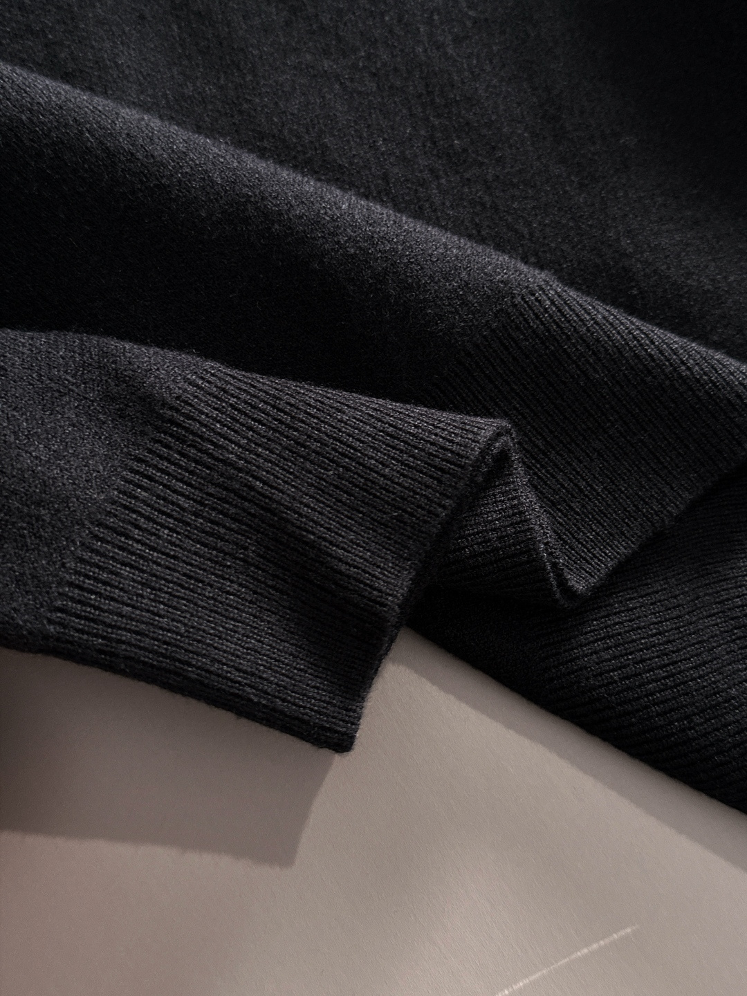 ‌‌Thom Browne 2025秋冬新款羊毛毛衣 高品质意大利进口羊毛混纺面料，高密度针织，时尚百搭