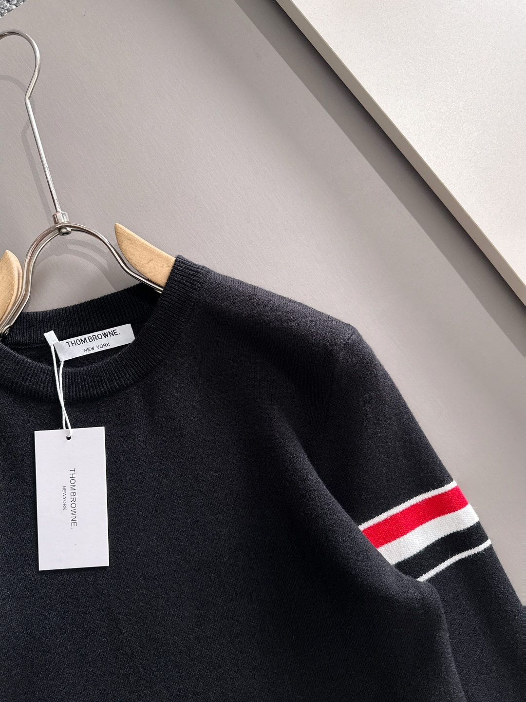 ‌‌Thom Browne 2025秋冬新款羊毛毛衣 高品质意大利进口羊毛混纺面料，高密度针织，时尚百搭