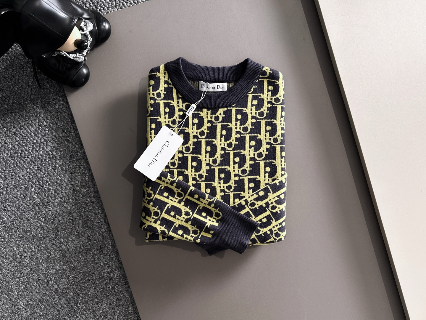 dior 2025秋冬新款羊毛毛衣 高品质意大利进口羊毛混纺面料，高密度针织，时尚百搭毛衣，帅气十足。经