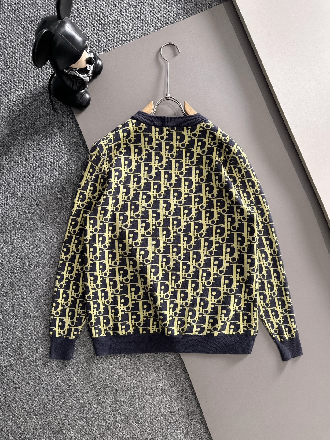 dior 2025秋冬新款羊毛毛衣 高品质意大利进口羊毛混纺面料，高密度针织，时尚百搭毛衣，帅气十足。经