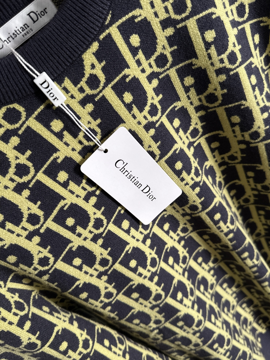 dior 2025秋冬新款羊毛毛衣 高品质意大利进口羊毛混纺面料，高密度针织，时尚百搭毛衣，帅气十足。经