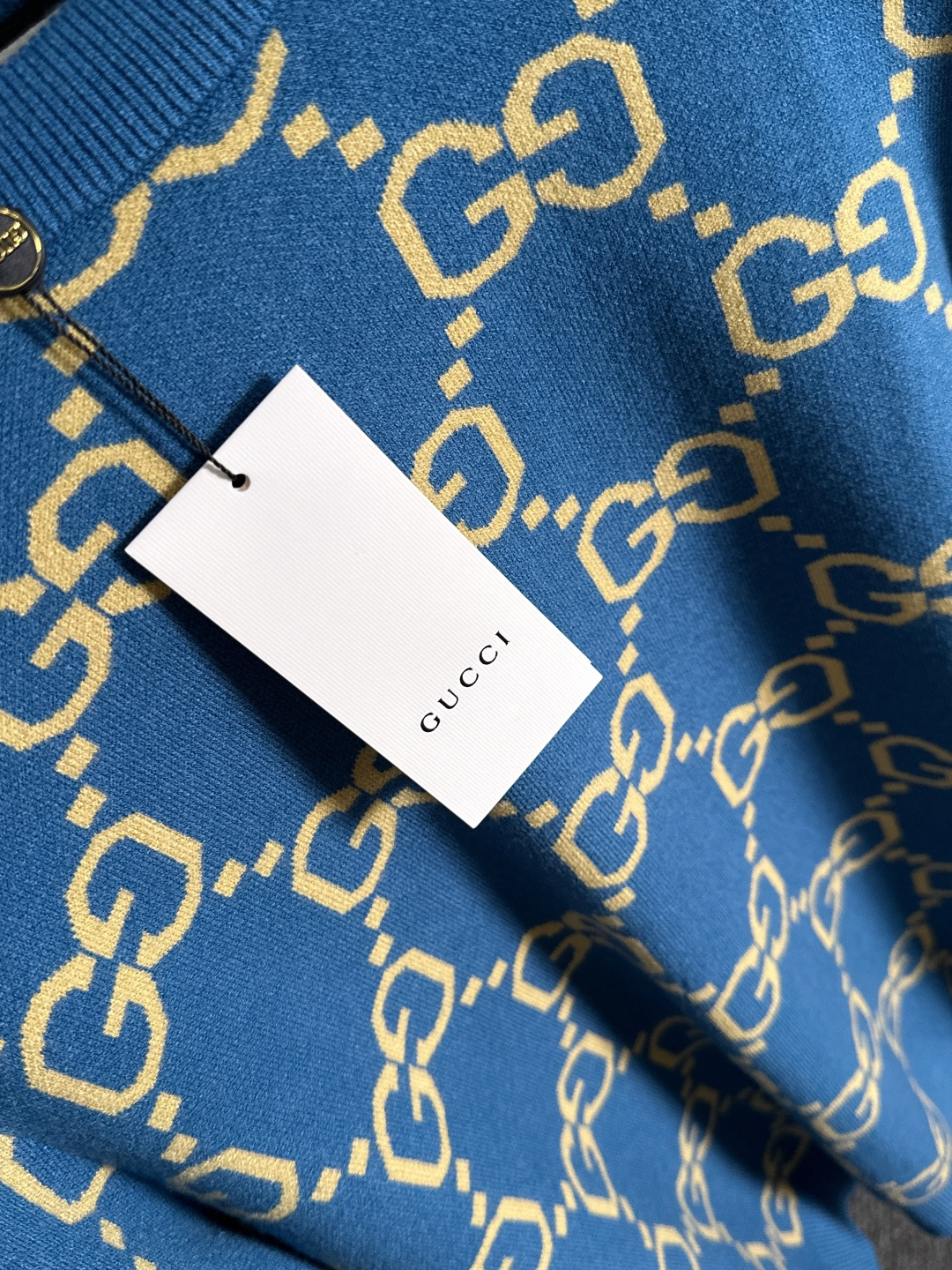gucci 2025秋冬新款羊毛毛衣 高品质意大利进口羊毛混纺面料，高密度针织，时尚百搭毛衣，帅气十足。