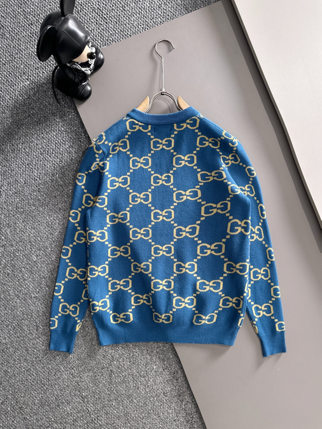 gucci 2025秋冬新款羊毛毛衣 高品质意大利进口羊毛混纺面料，高密度针织，时尚百搭毛衣，帅气十足。