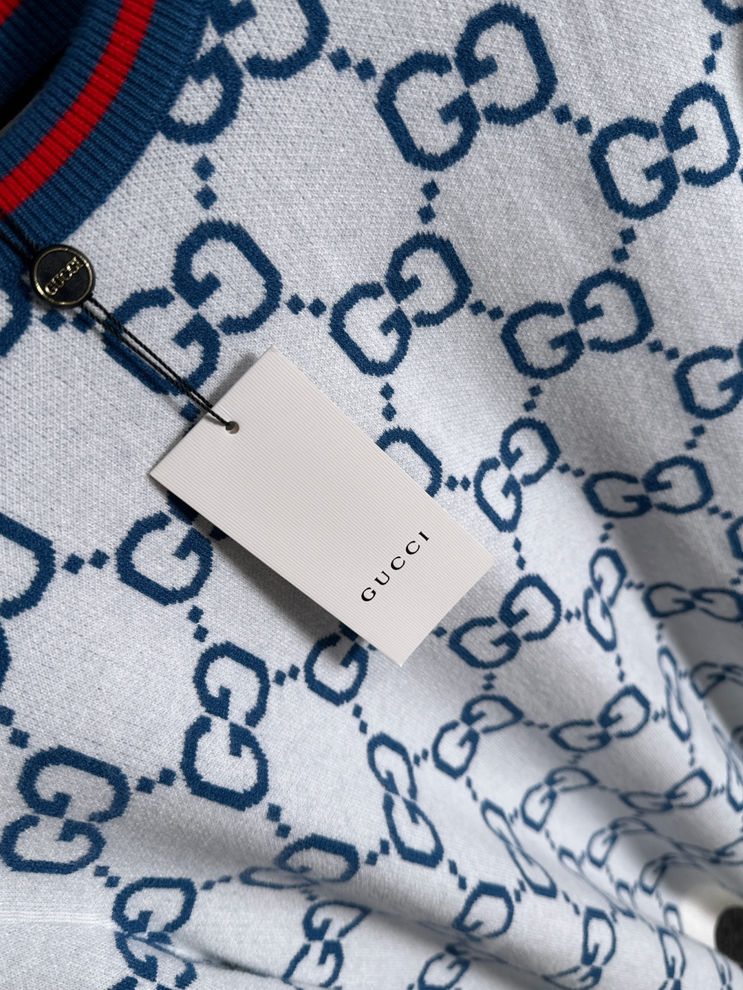 gucci 2025秋冬新款羊毛毛衣 高品质意大利进口羊毛混纺面料，高密度针织，时尚百搭毛衣，帅气十足。