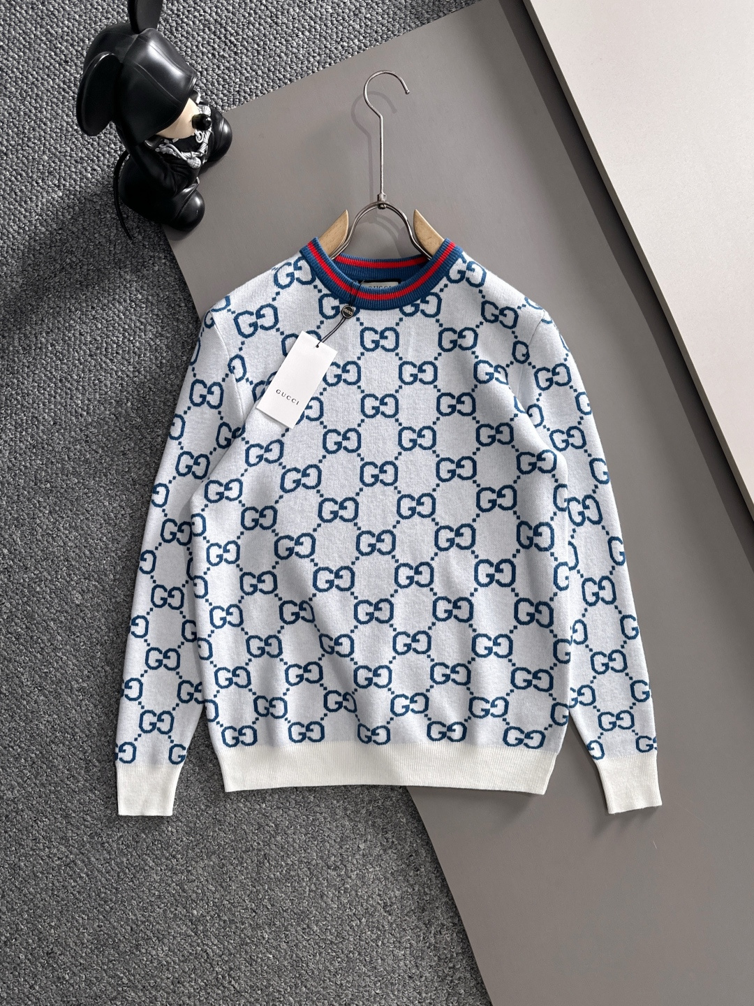 gucci 2025秋冬新款羊毛毛衣 高品质意大利进口羊毛混纺面料，高密度针织，时尚百搭毛衣，帅气十足。