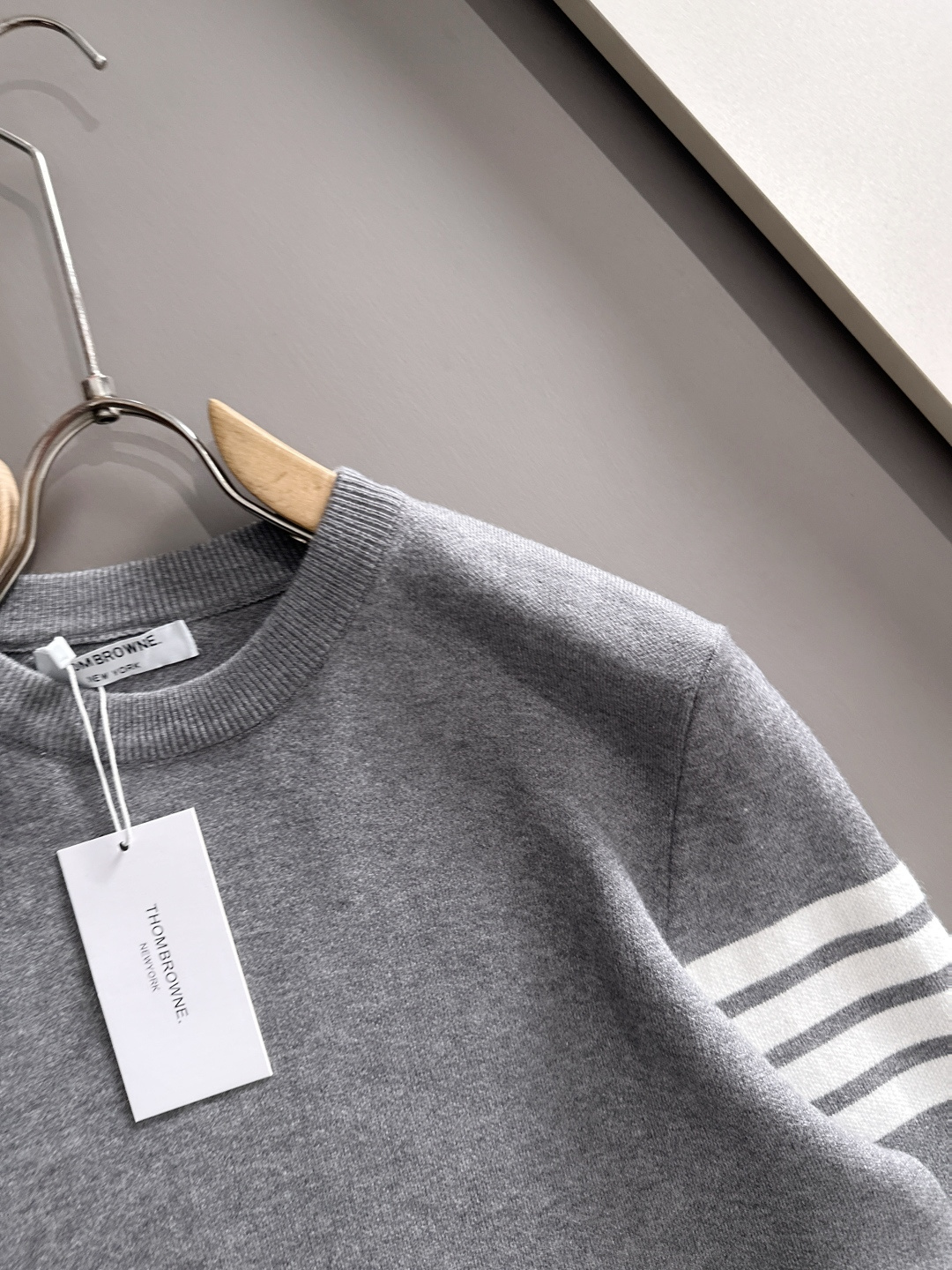 ‌‌Thom Browne 2025秋冬新款羊毛毛衣 高品质意大利进口羊毛混纺面料，高密度针织，时尚百搭