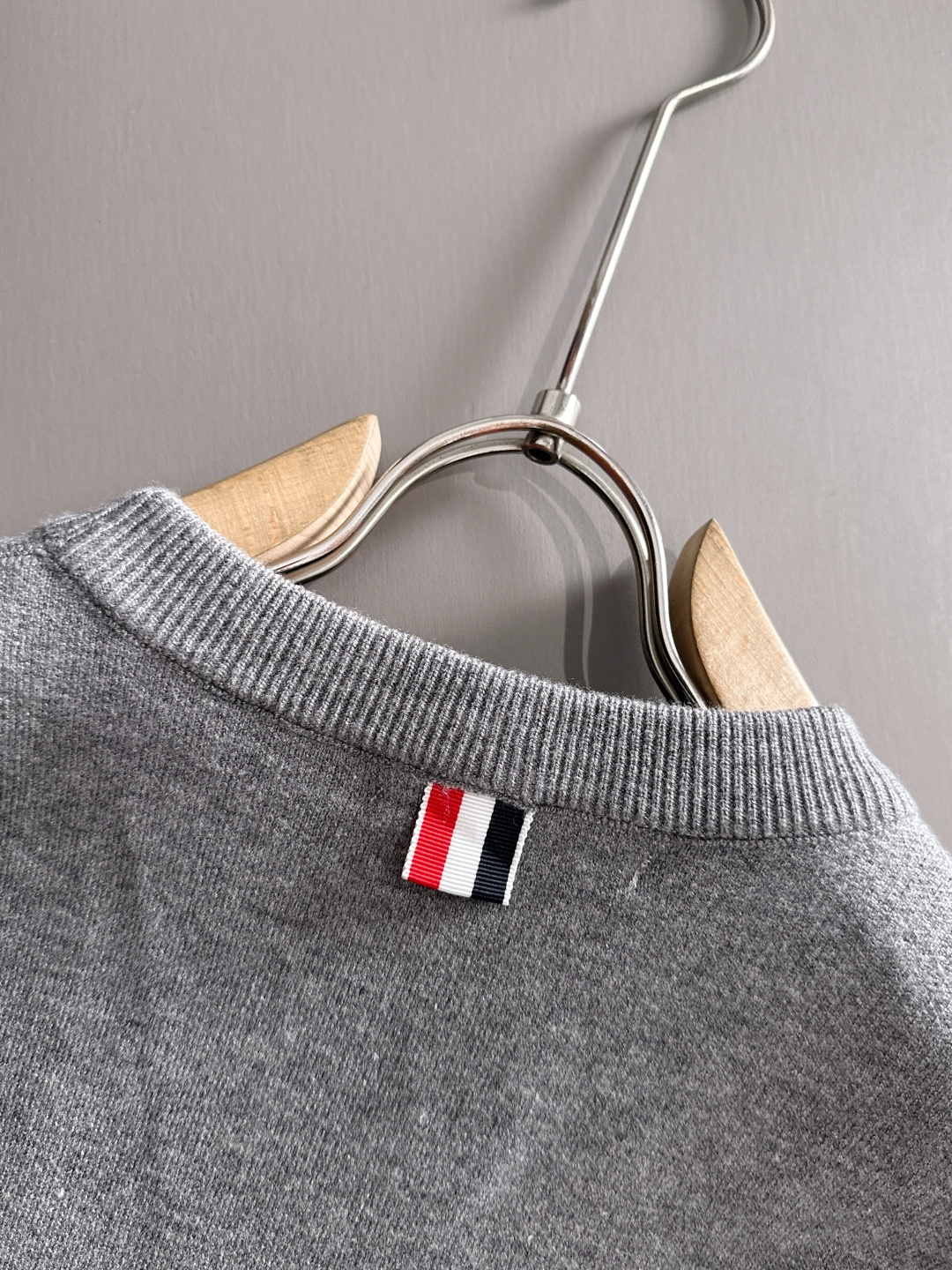 ‌‌Thom Browne 2025秋冬新款羊毛毛衣 高品质意大利进口羊毛混纺面料，高密度针织，时尚百搭