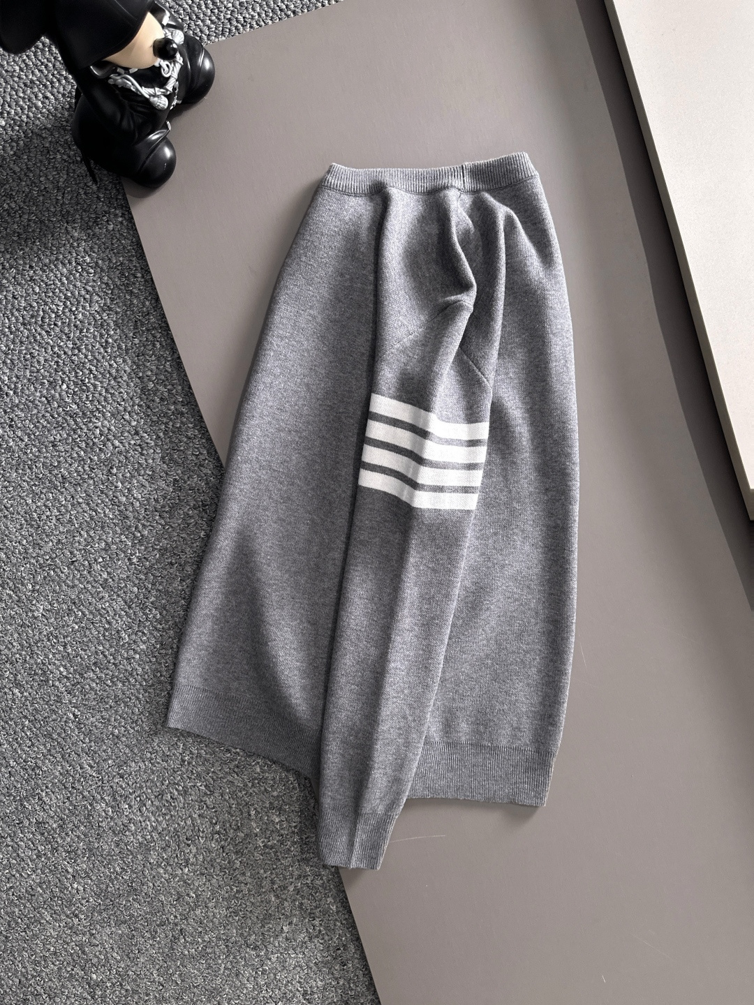 ‌‌Thom Browne 2025秋冬新款羊毛毛衣 高品质意大利进口羊毛混纺面料，高密度针织，时尚百搭