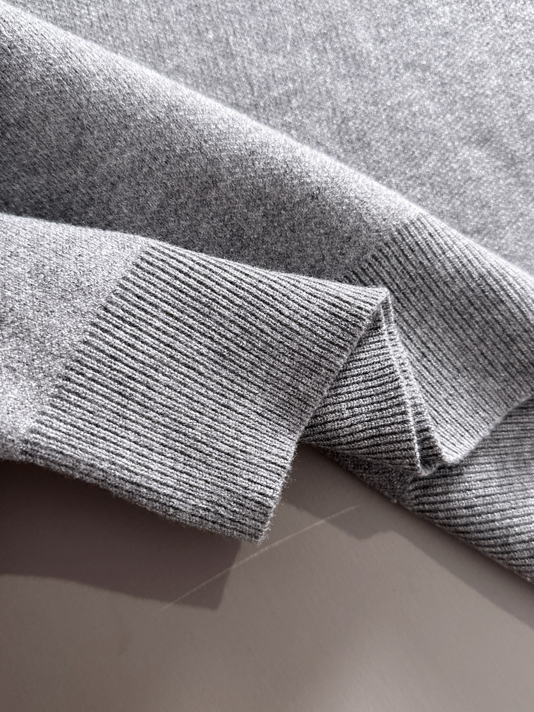 ‌‌Thom Browne 2025秋冬新款羊毛毛衣 高品质意大利进口羊毛混纺面料，高密度针织，时尚百搭