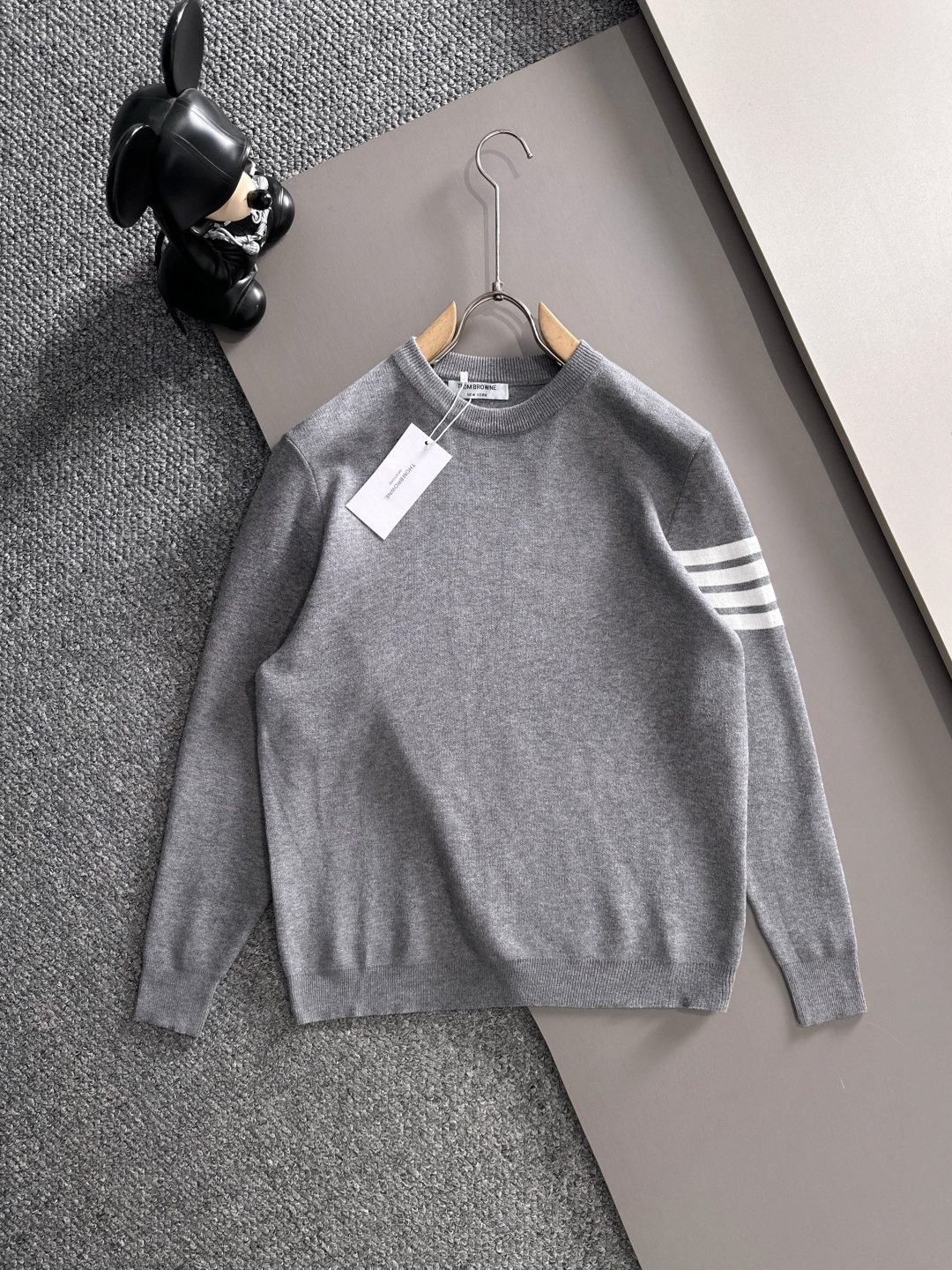 ‌‌Thom Browne 2025秋冬新款羊毛毛衣 高品质意大利进口羊毛混纺面料，高密度针织，时尚百搭