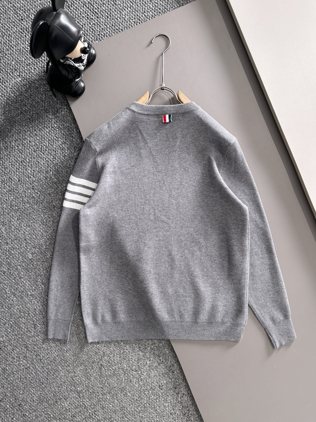 ‌‌Thom Browne 2025秋冬新款羊毛毛衣 高品质意大利进口羊毛混纺面料，高密度针织，时尚百搭