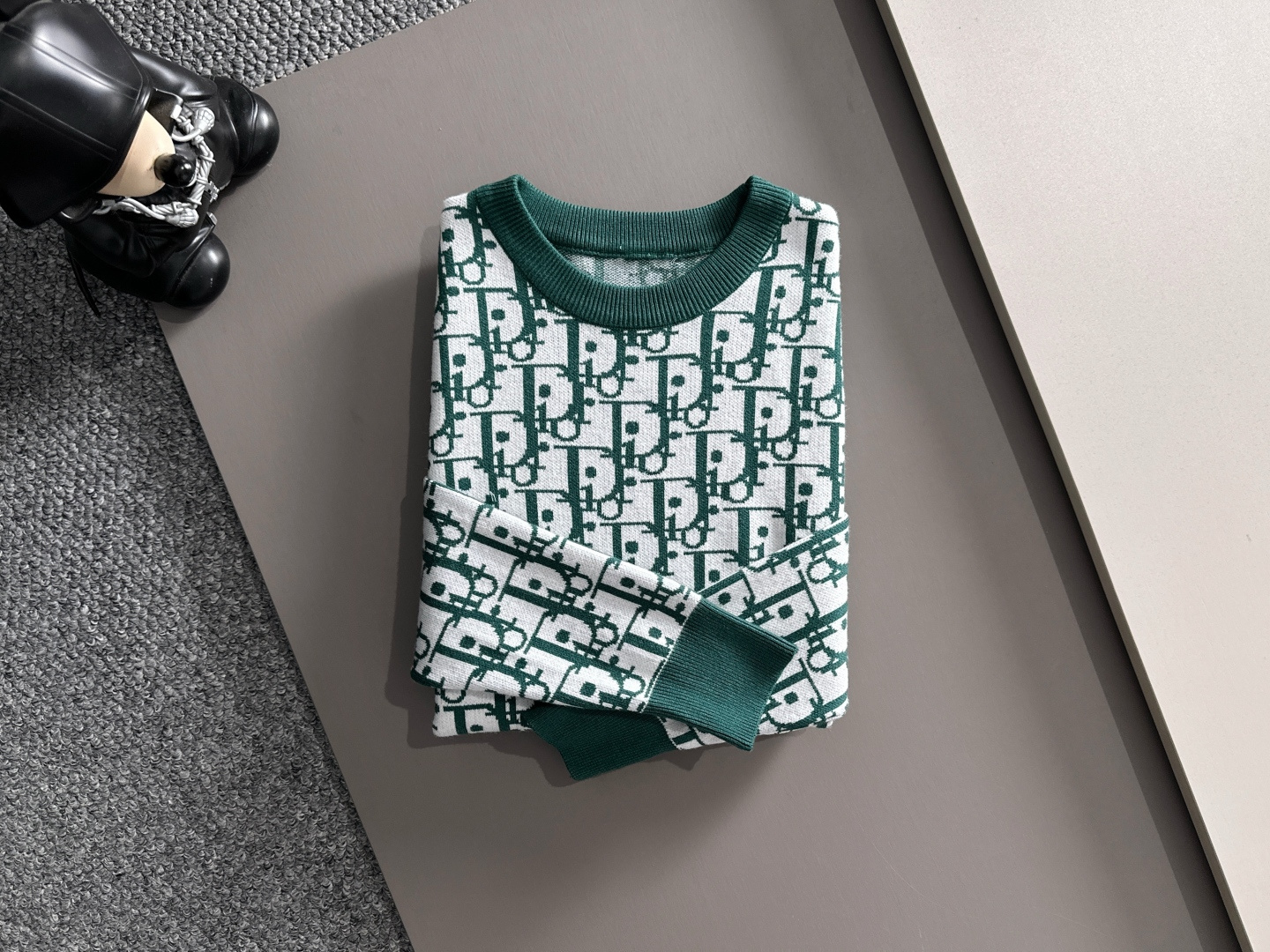 dior 2025秋冬新款羊毛毛衣 高品质意大利进口羊毛混纺面料，高密度针织，时尚百搭毛衣，帅气十足。经