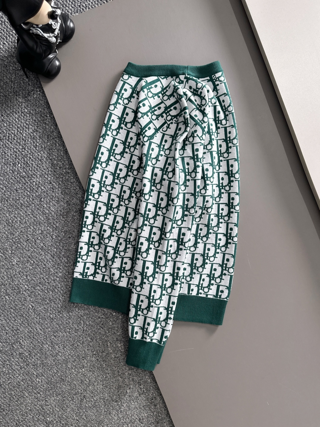 dior 2025秋冬新款羊毛毛衣 高品质意大利进口羊毛混纺面料，高密度针织，时尚百搭毛衣，帅气十足。经