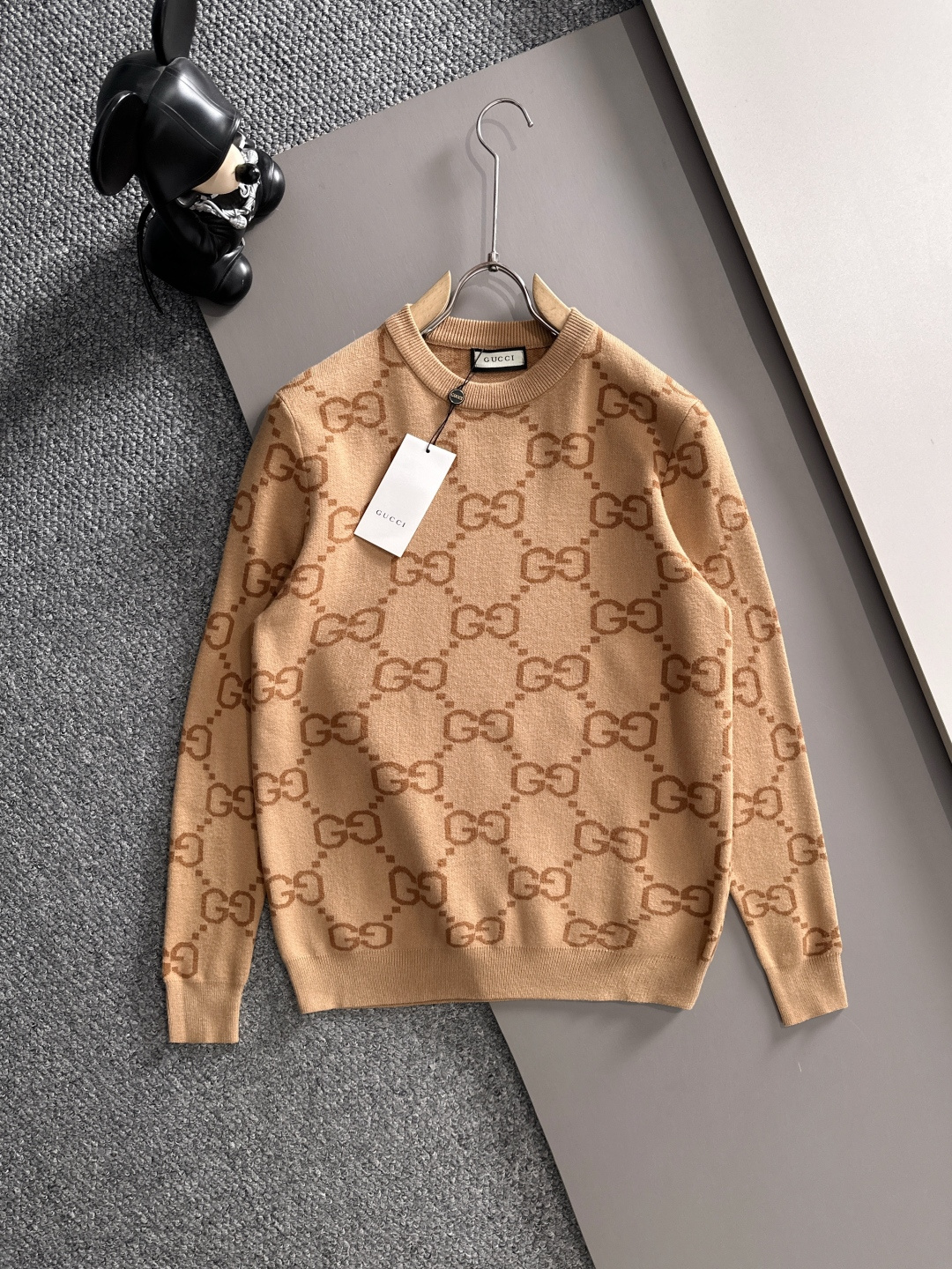 gucci 2025秋冬新款羊毛毛衣 高品质意大利进口羊毛混纺面料，高密度针织，时尚百搭毛衣，帅气十足。