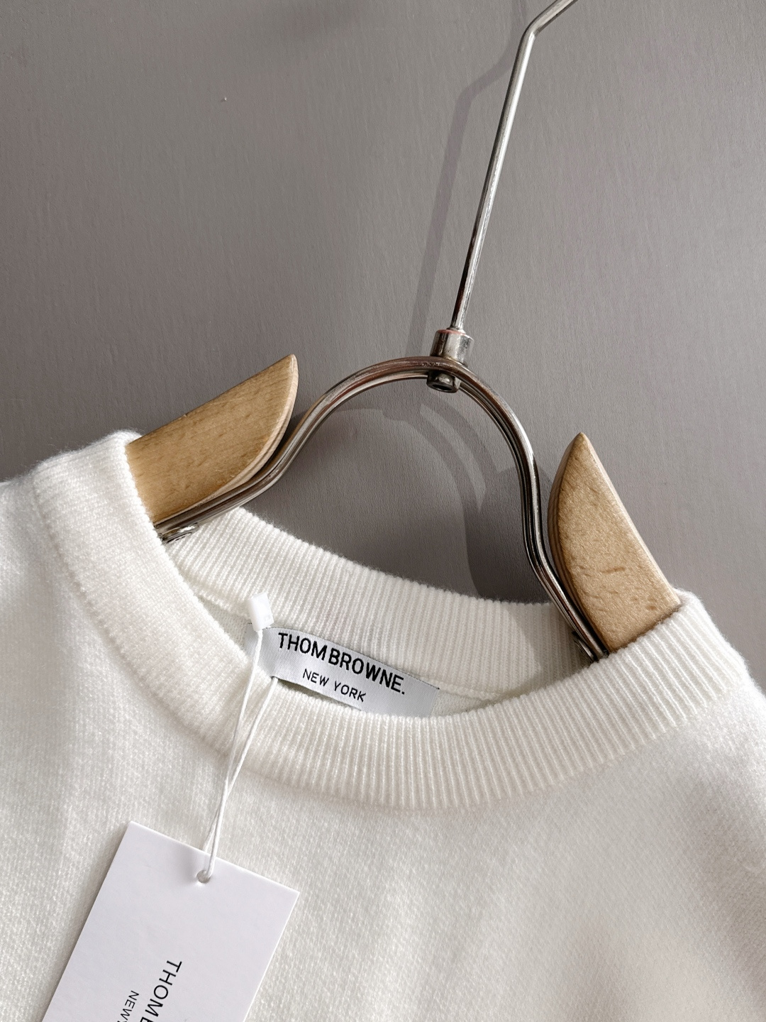 ‌‌Thom Browne 2025秋冬新款羊毛毛衣 高品质意大利进口羊毛混纺面料，高密度针织，时尚百搭