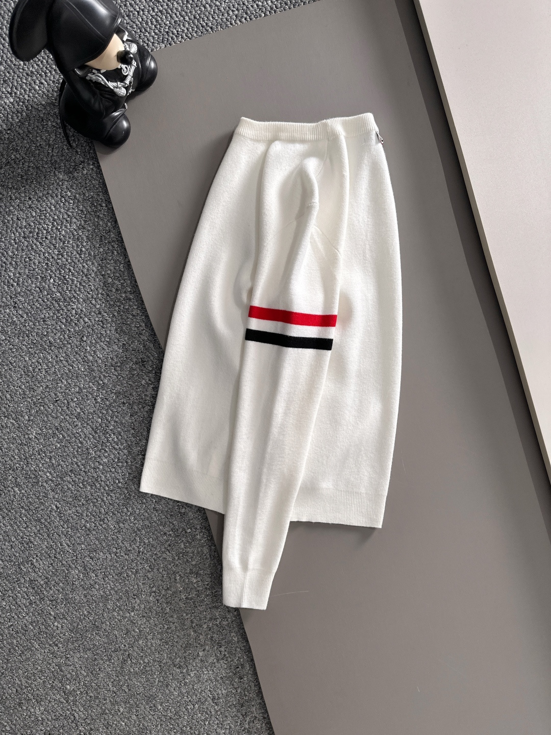 ‌‌Thom Browne 2025秋冬新款羊毛毛衣 高品质意大利进口羊毛混纺面料，高密度针织，时尚百搭