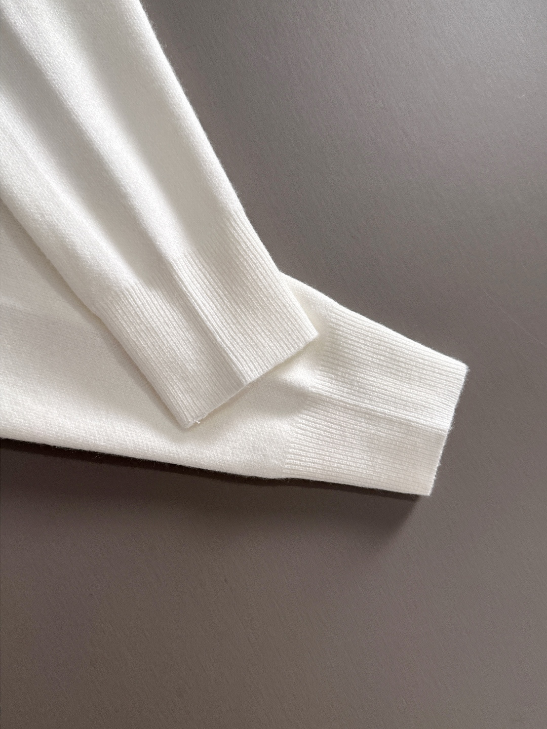 ‌‌Thom Browne 2025秋冬新款羊毛毛衣 高品质意大利进口羊毛混纺面料，高密度针织，时尚百搭