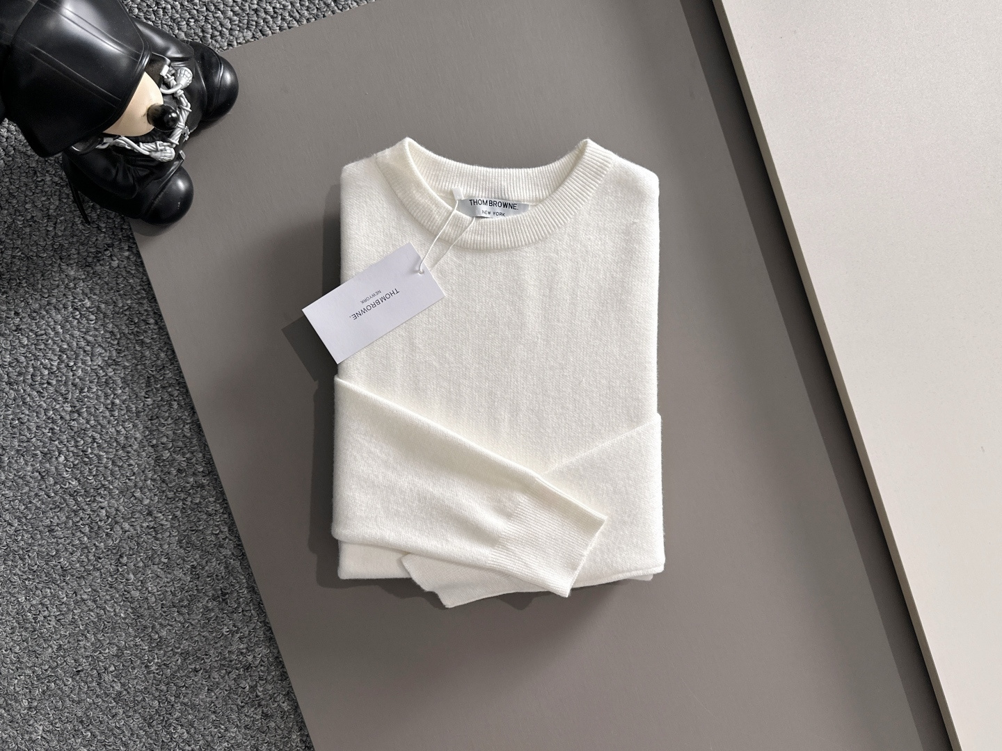 ‌‌Thom Browne 2025秋冬新款羊毛毛衣 高品质意大利进口羊毛混纺面料，高密度针织，时尚百搭