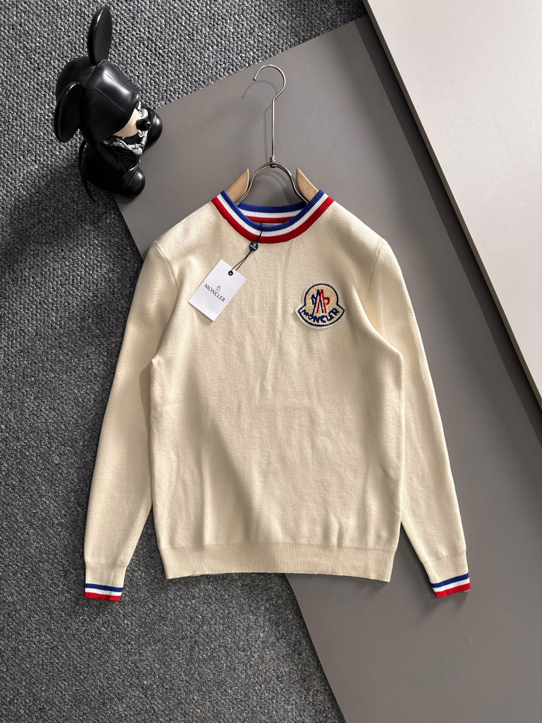 Moncler 2025秋冬新款羊毛毛衣 高品质意大利进口羊毛混纺面料，高密度针织，时尚百搭毛衣，帅气十