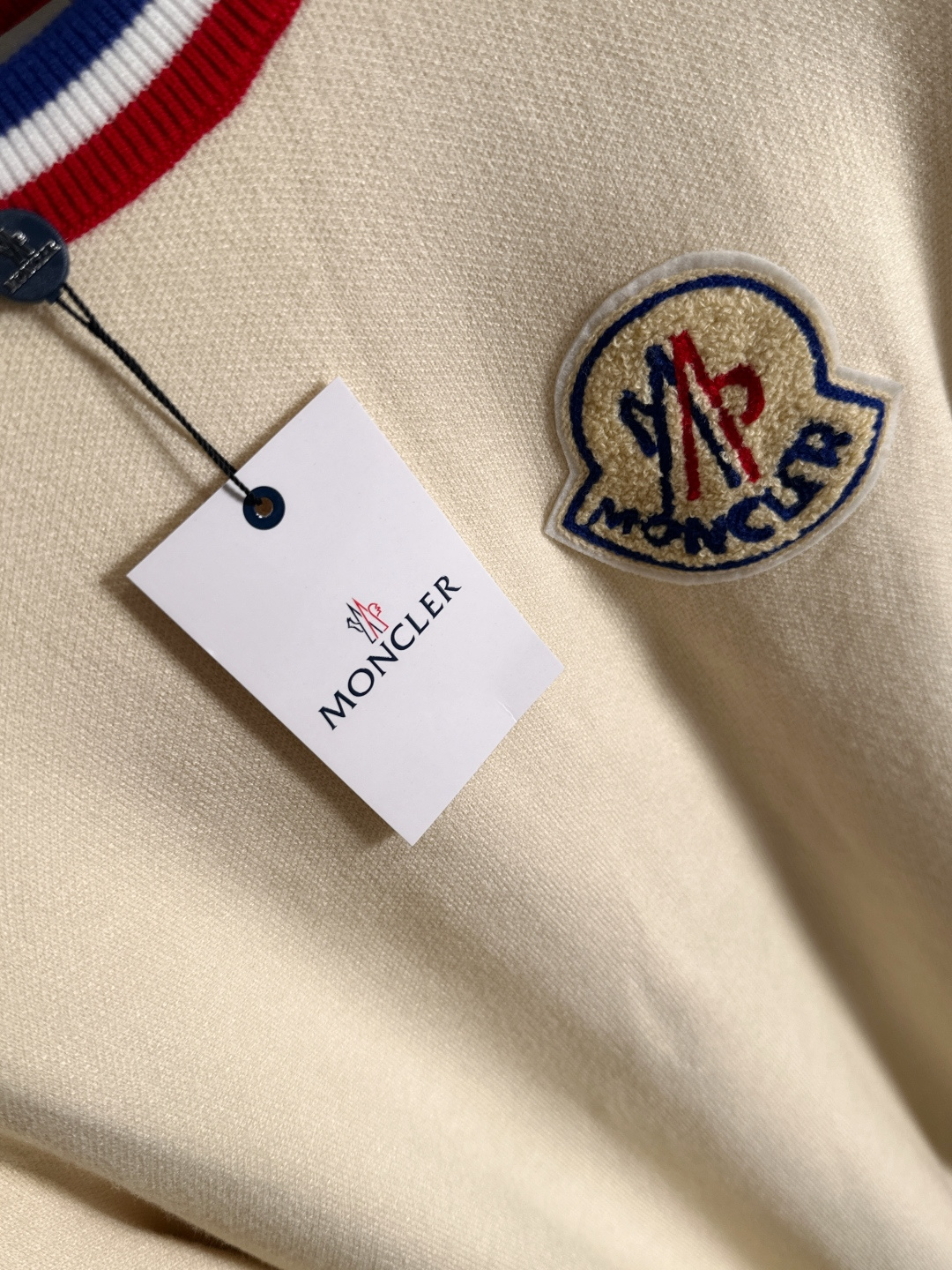 Moncler 2025秋冬新款羊毛毛衣 高品质意大利进口羊毛混纺面料，高密度针织，时尚百搭毛衣，帅气十