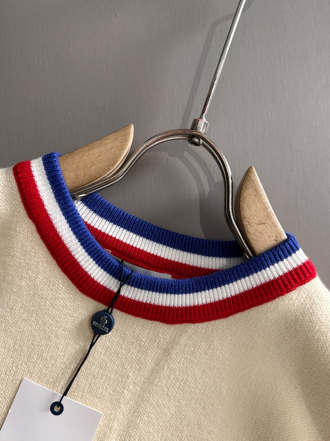 Moncler 2025秋冬新款羊毛毛衣 高品质意大利进口羊毛混纺面料，高密度针织，时尚百搭毛衣，帅气十