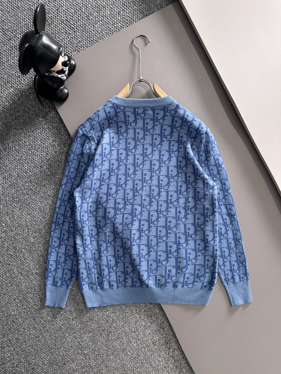 dior 2025秋冬新款羊毛毛衣 高品质意大利进口羊毛混纺面料，高密度针织，时尚百搭毛衣，帅气十足。经