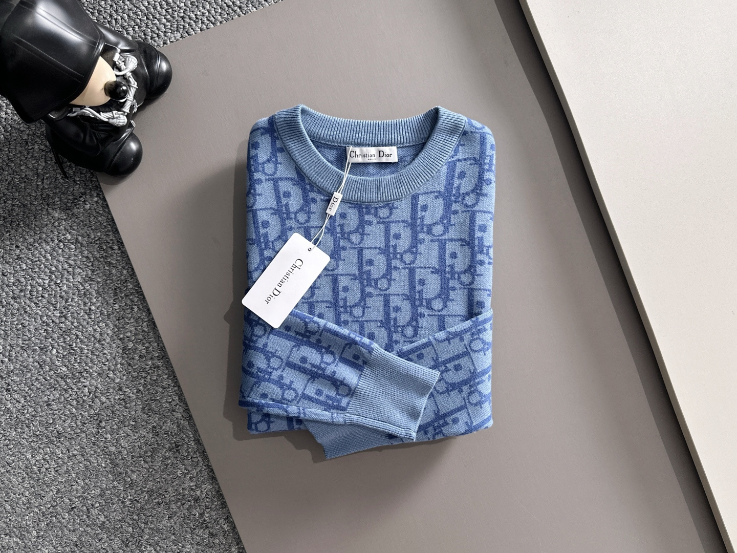 dior 2025秋冬新款羊毛毛衣 高品质意大利进口羊毛混纺面料，高密度针织，时尚百搭毛衣，帅气十足。经