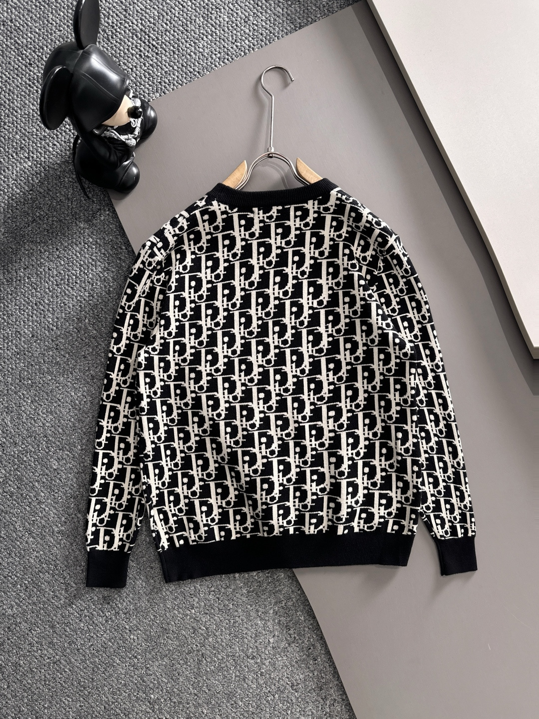 dior 2025秋冬新款羊毛毛衣 高品质意大利进口羊毛混纺面料，高密度针织，时尚百搭毛衣，帅气十足。经