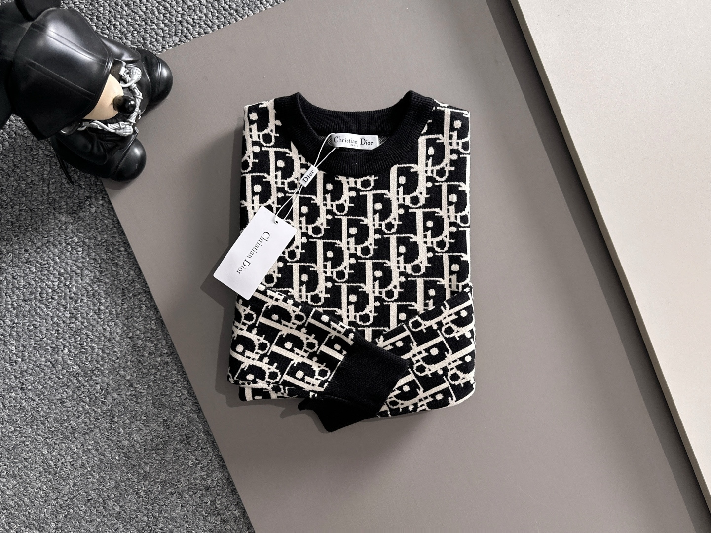dior 2025秋冬新款羊毛毛衣 高品质意大利进口羊毛混纺面料，高密度针织，时尚百搭毛衣，帅气十足。经