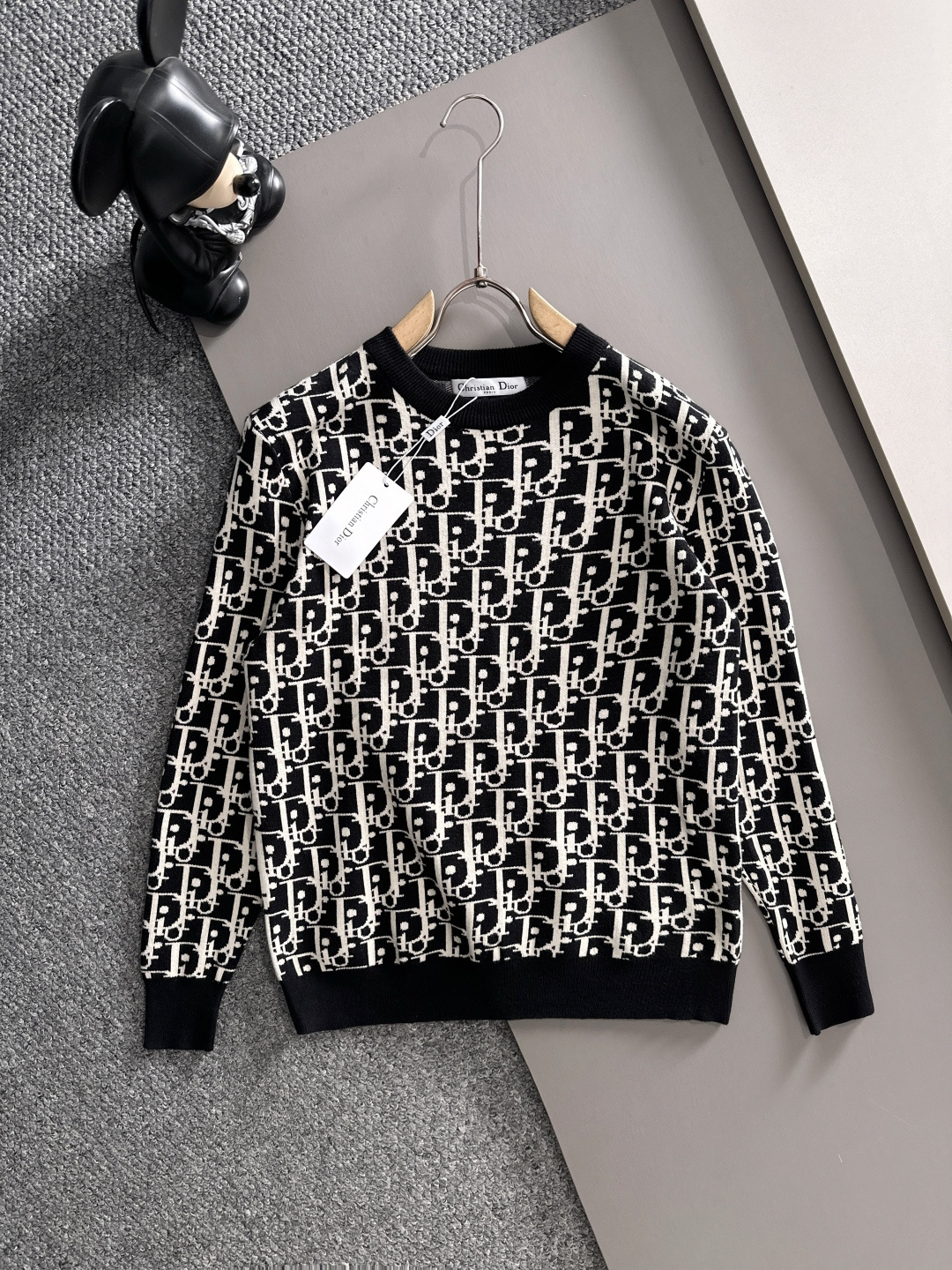 dior 2025秋冬新款羊毛毛衣 高品质意大利进口羊毛混纺面料，高密度针织，时尚百搭毛衣，帅气十足。经