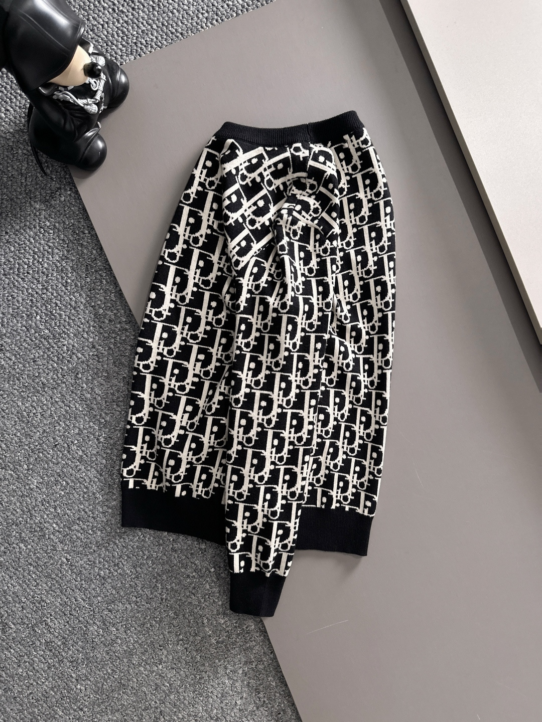 dior 2025秋冬新款羊毛毛衣 高品质意大利进口羊毛混纺面料，高密度针织，时尚百搭毛衣，帅气十足。经