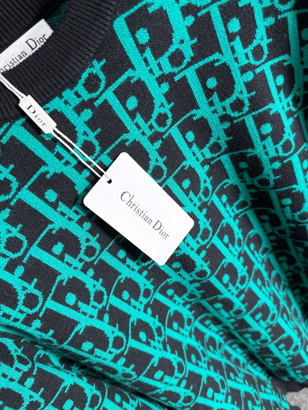 dior 2025秋冬新款羊毛毛衣 高品质意大利进口羊毛混纺面料，高密度针织，时尚百搭毛衣，帅气十足。经