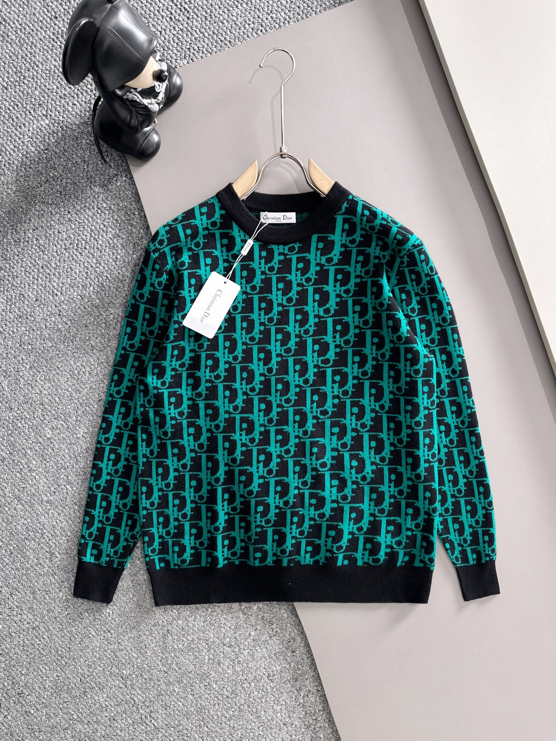 dior 2025秋冬新款羊毛毛衣 高品质意大利进口羊毛混纺面料，高密度针织，时尚百搭毛衣，帅气十足。经