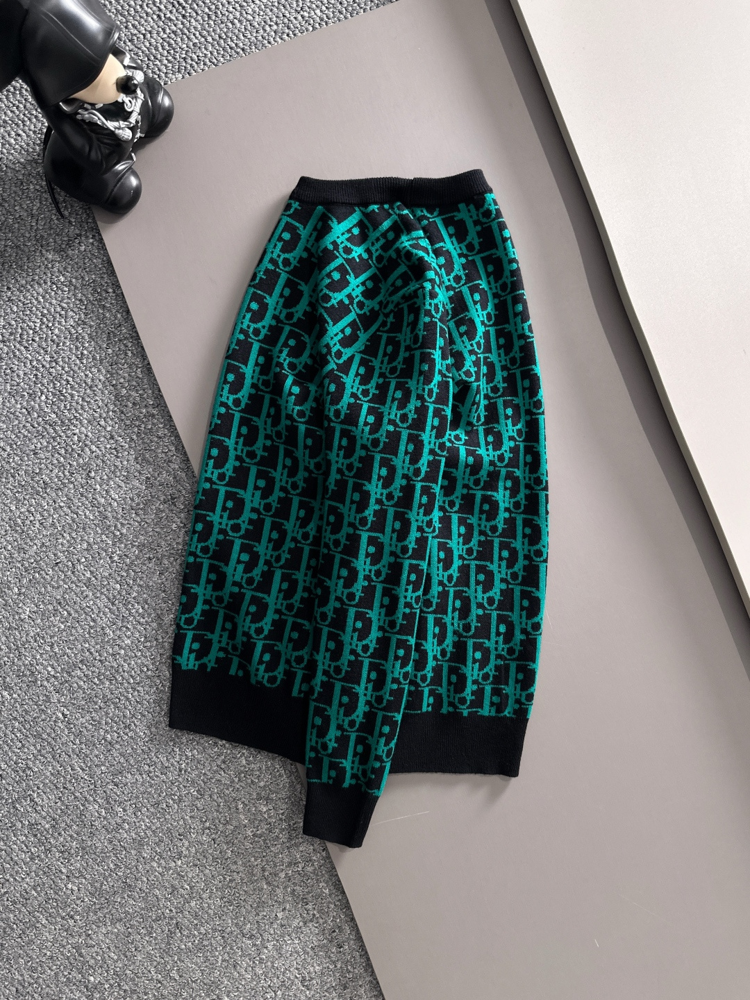 dior 2025秋冬新款羊毛毛衣 高品质意大利进口羊毛混纺面料，高密度针织，时尚百搭毛衣，帅气十足。经