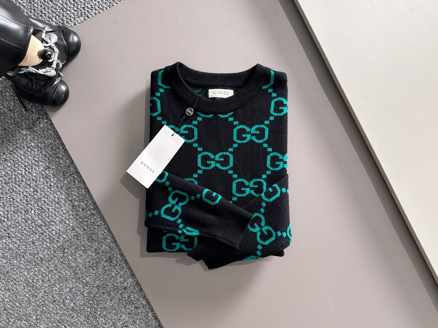 gucci 2025秋冬新款羊毛毛衣 高品质意大利进口羊毛混纺面料，高密度针织，时尚百搭毛衣，帅气十足。