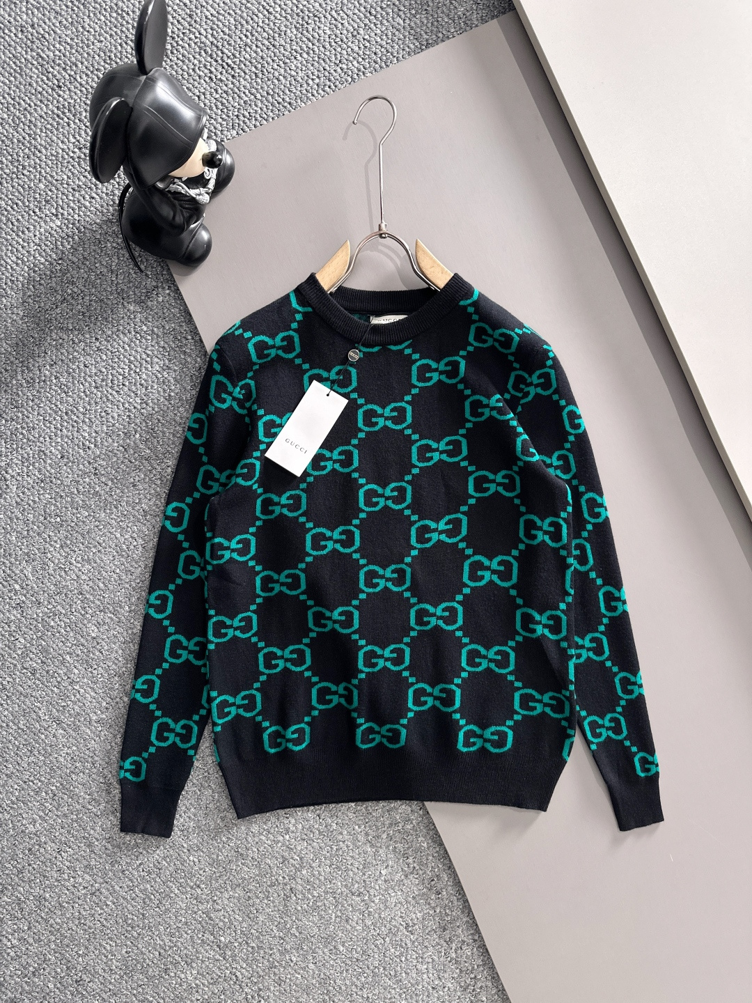 gucci 2025秋冬新款羊毛毛衣 高品质意大利进口羊毛混纺面料，高密度针织，时尚百搭毛衣，帅气十足。