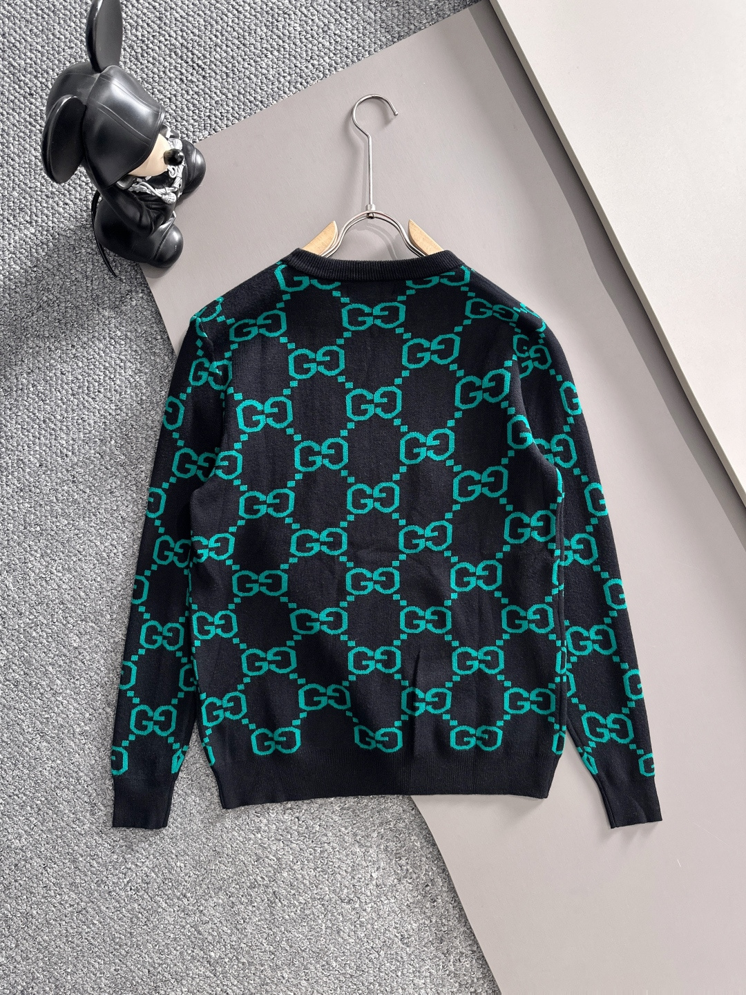 gucci 2025秋冬新款羊毛毛衣 高品质意大利进口羊毛混纺面料，高密度针织，时尚百搭毛衣，帅气十足。