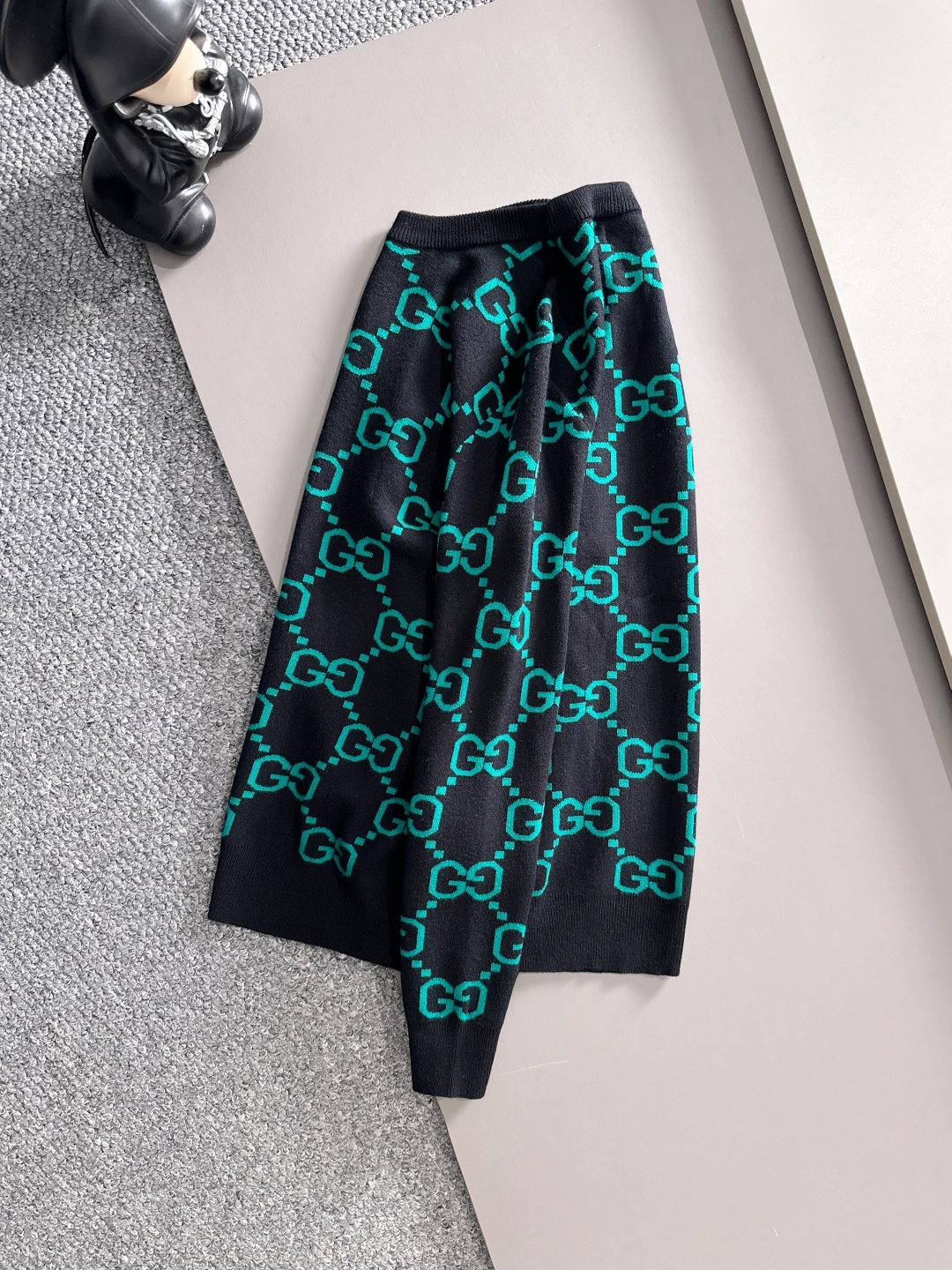 gucci 2025秋冬新款羊毛毛衣 高品质意大利进口羊毛混纺面料，高密度针织，时尚百搭毛衣，帅气十足。