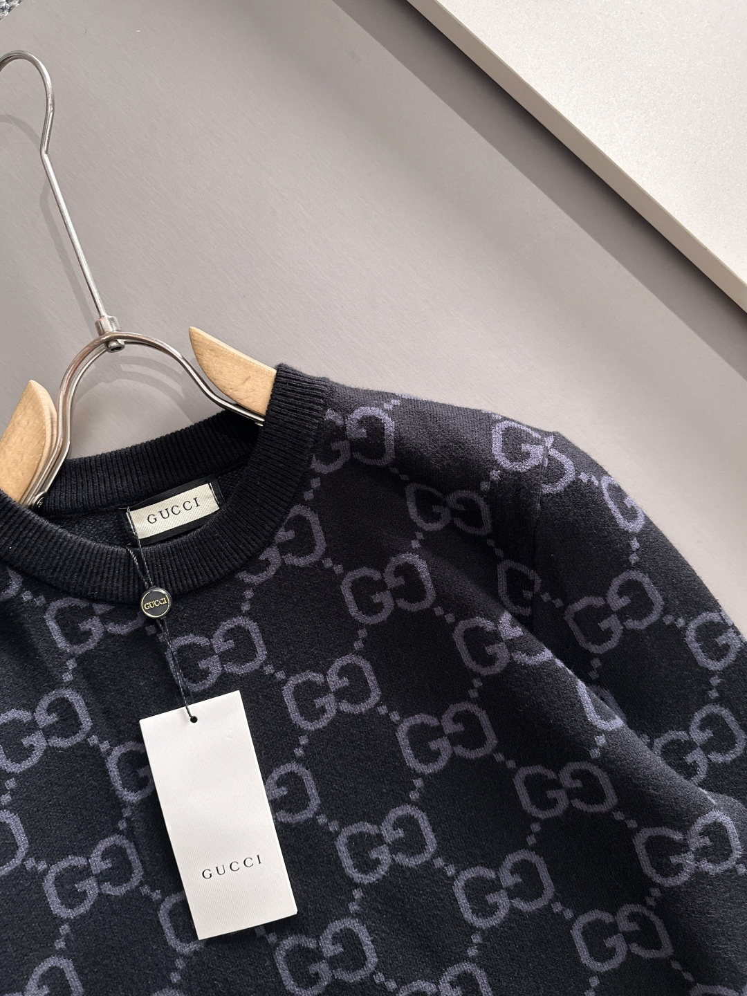 gucci 2025秋冬新款羊毛毛衣 高品质意大利进口羊毛混纺面料，高密度针织，时尚百搭毛衣，帅气十足。