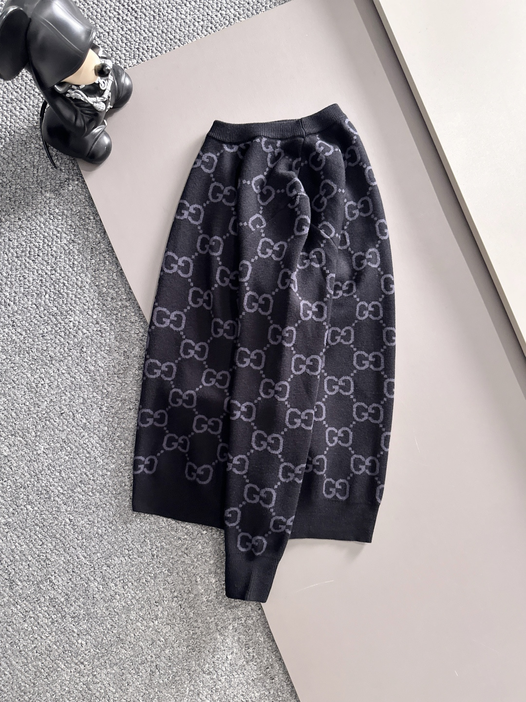 gucci 2025秋冬新款羊毛毛衣 高品质意大利进口羊毛混纺面料，高密度针织，时尚百搭毛衣，帅气十足。