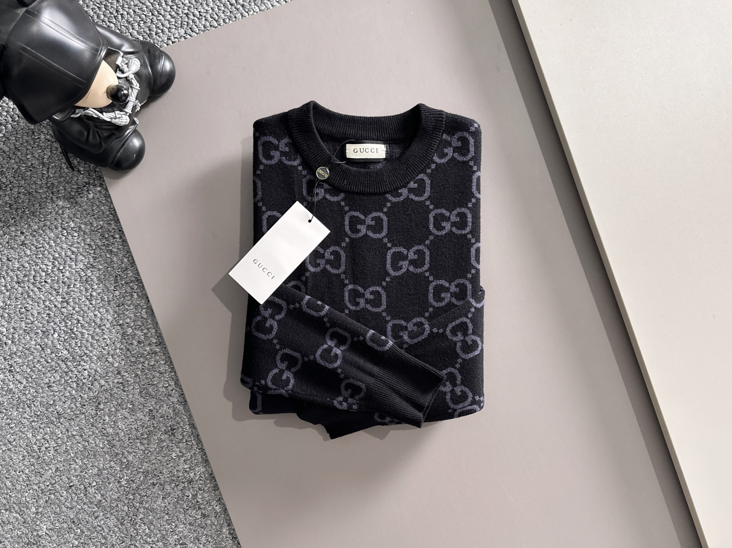 gucci 2025秋冬新款羊毛毛衣 高品质意大利进口羊毛混纺面料，高密度针织，时尚百搭毛衣，帅气十足。