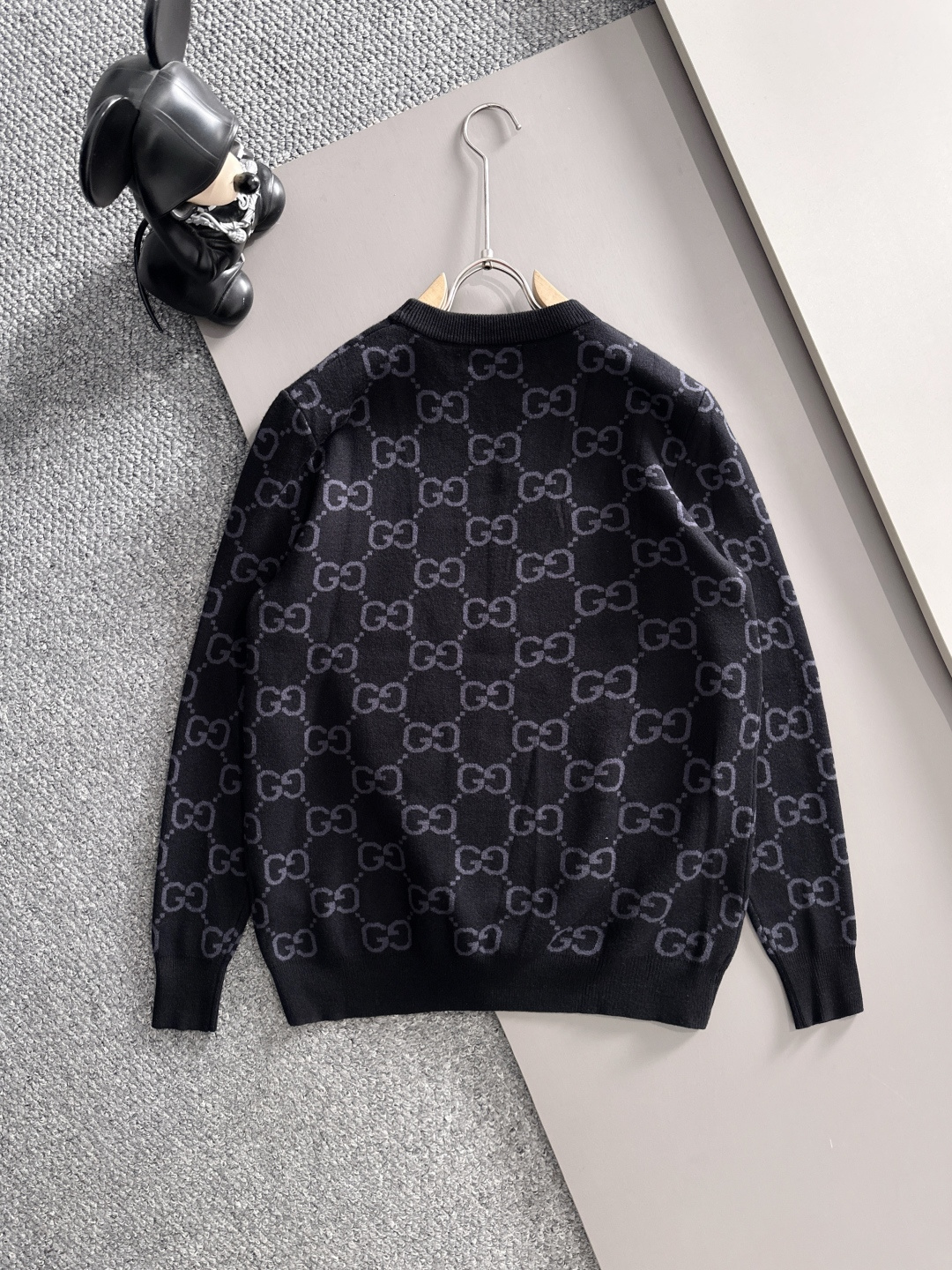 gucci 2025秋冬新款羊毛毛衣 高品质意大利进口羊毛混纺面料，高密度针织，时尚百搭毛衣，帅气十足。