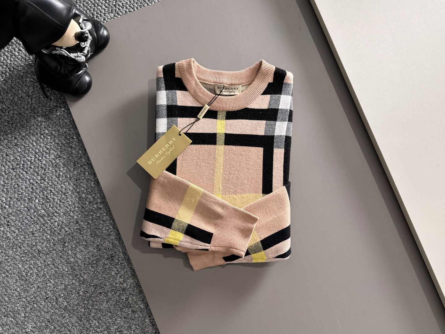 Burberry 2025秋冬新款羊毛毛衣 高品质意大利进口羊毛混纺面料，高密度针织，时尚百搭毛衣，帅气