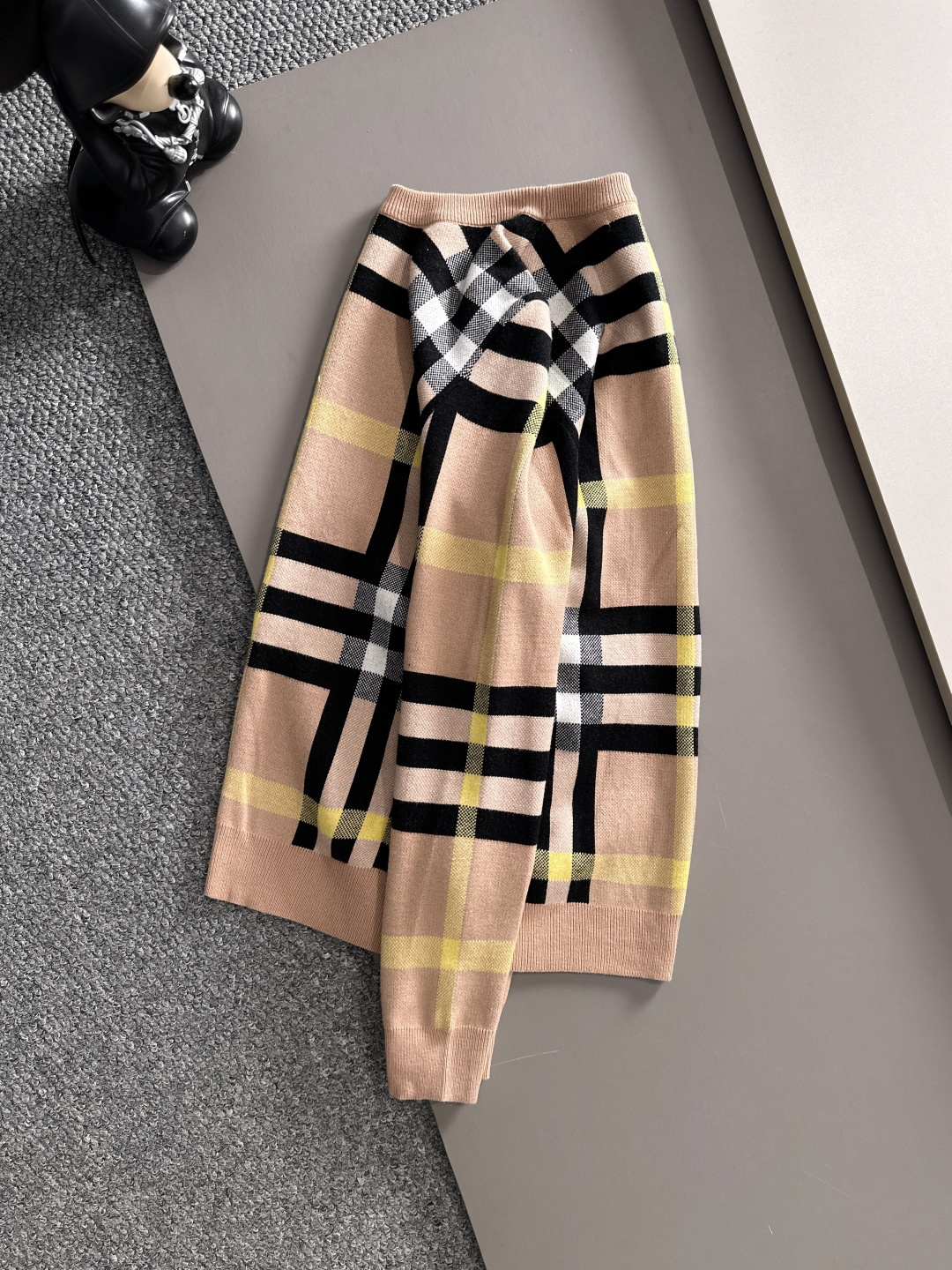 Burberry 2025秋冬新款羊毛毛衣 高品质意大利进口羊毛混纺面料，高密度针织，时尚百搭毛衣，帅气