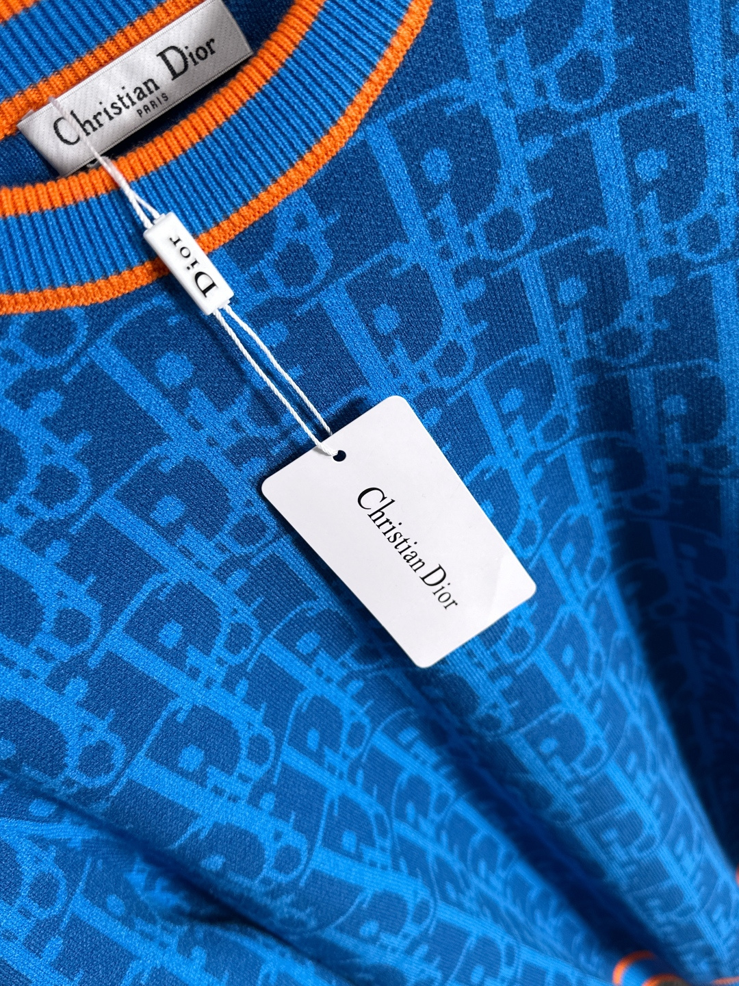 dior 2025秋冬新款羊毛毛衣 高品质意大利进口羊毛混纺面料，高密度针织，时尚百搭毛衣，帅气十足。经