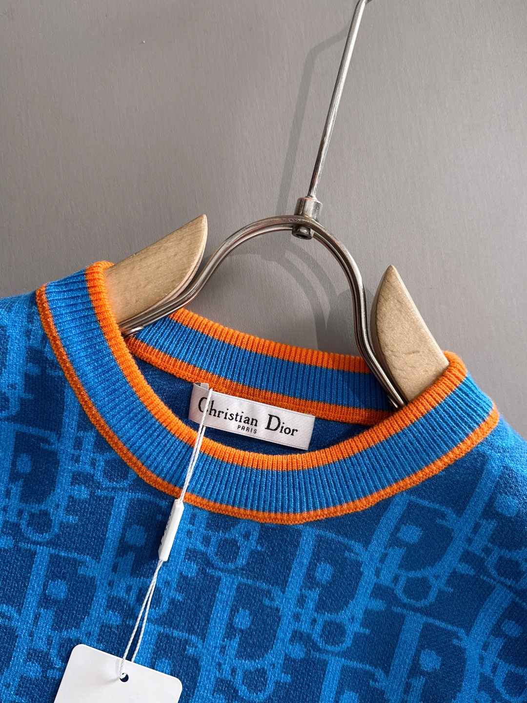 dior 2025秋冬新款羊毛毛衣 高品质意大利进口羊毛混纺面料，高密度针织，时尚百搭毛衣，帅气十足。经