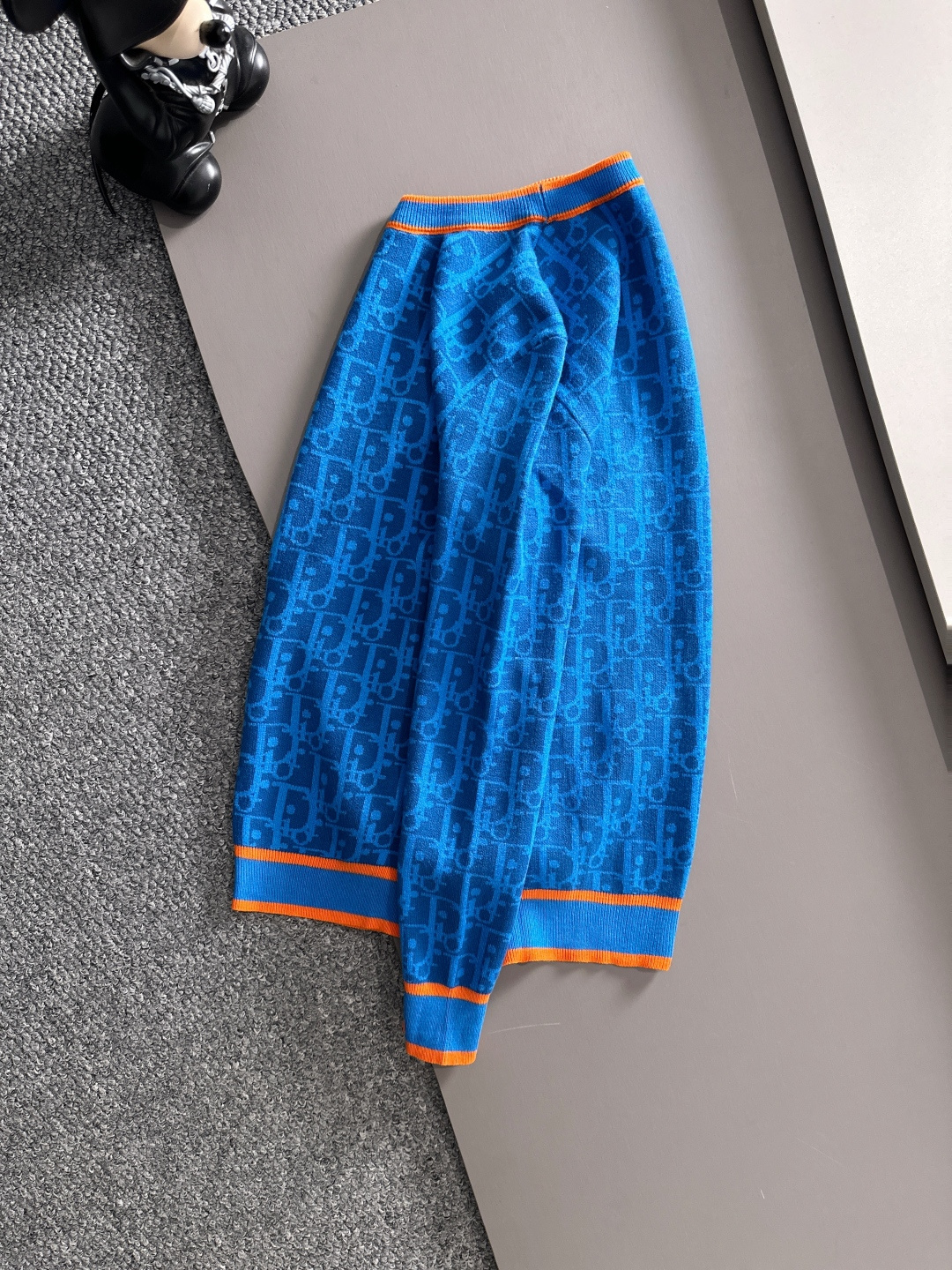 dior 2025秋冬新款羊毛毛衣 高品质意大利进口羊毛混纺面料，高密度针织，时尚百搭毛衣，帅气十足。经