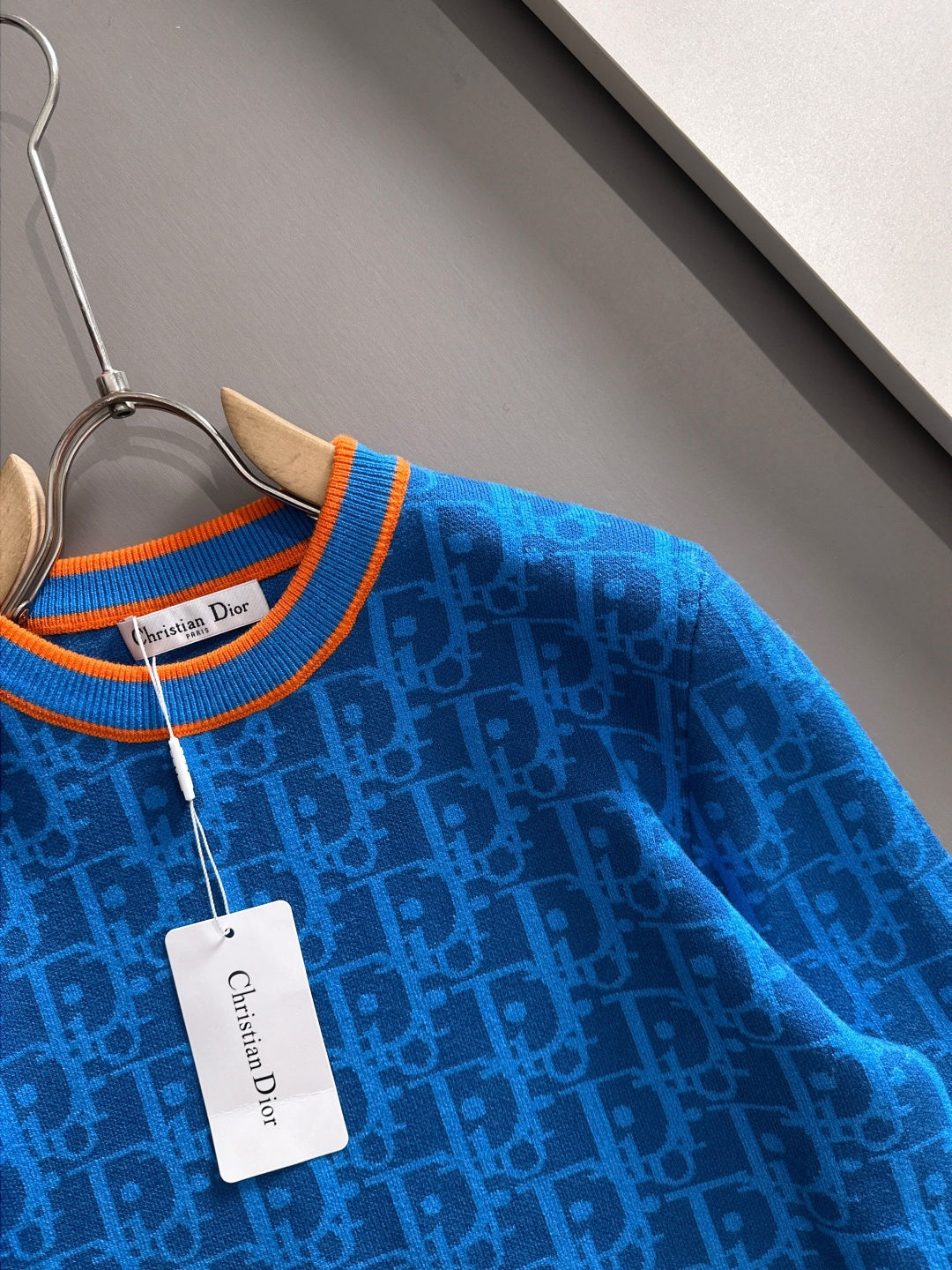 dior 2025秋冬新款羊毛毛衣 高品质意大利进口羊毛混纺面料，高密度针织，时尚百搭毛衣，帅气十足。经