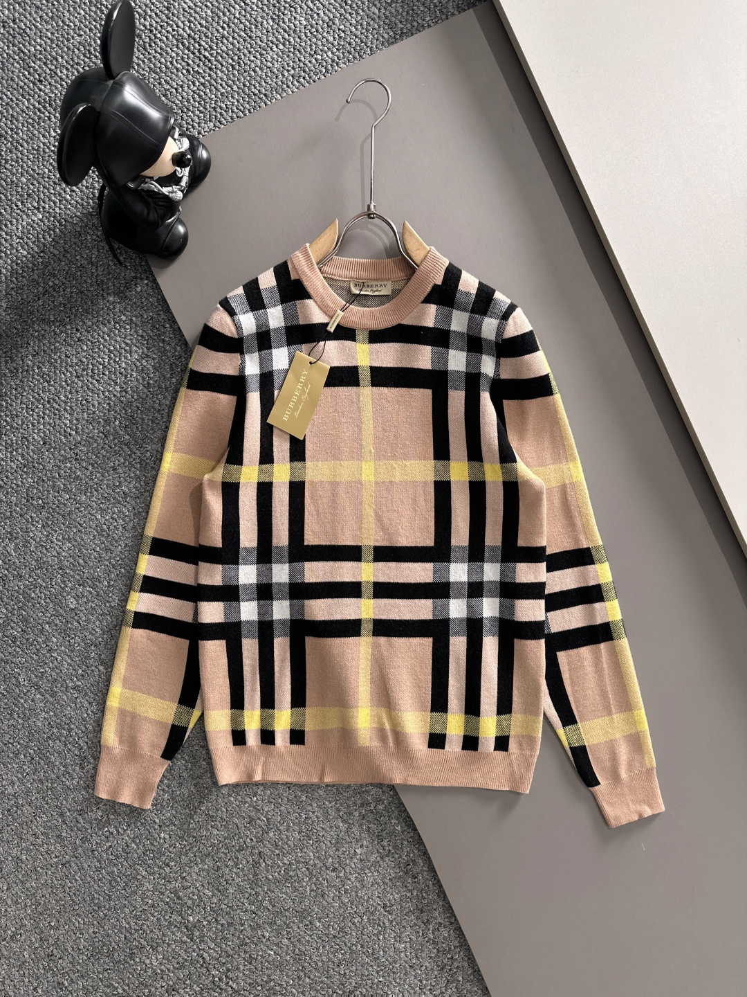 Burberry 2025秋冬新款羊毛毛衣 高品质意大利进口羊毛混纺面料，高密度针织，时尚百搭毛衣，帅气
